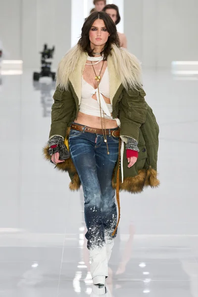 Look 11